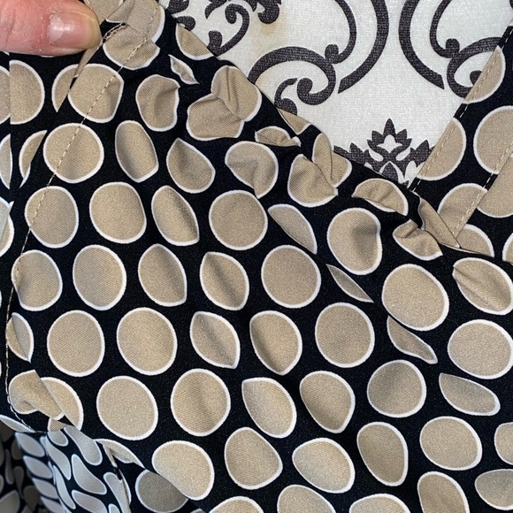 George Size XXL (20) Tan Circles Outlined in White on a Black Blouse - Picture 6 of 15